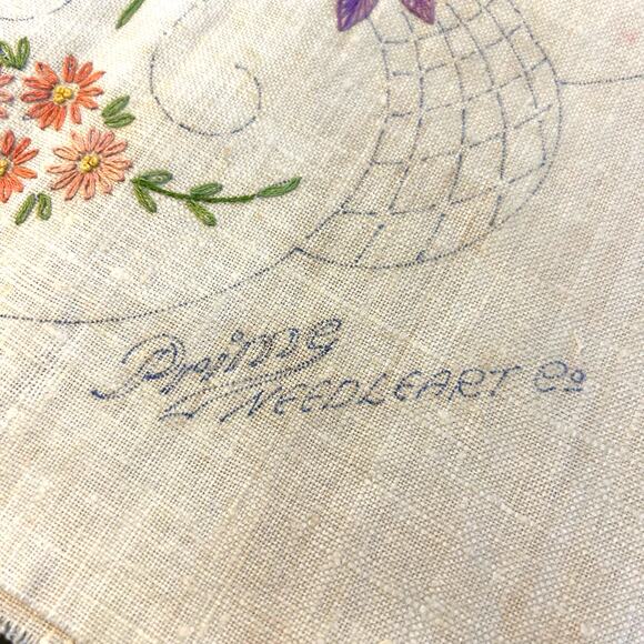 Vintage Prime Needleart Co #1085 Stamped Linen Floral Runner Unfinished Project - Picture 3 of 9
